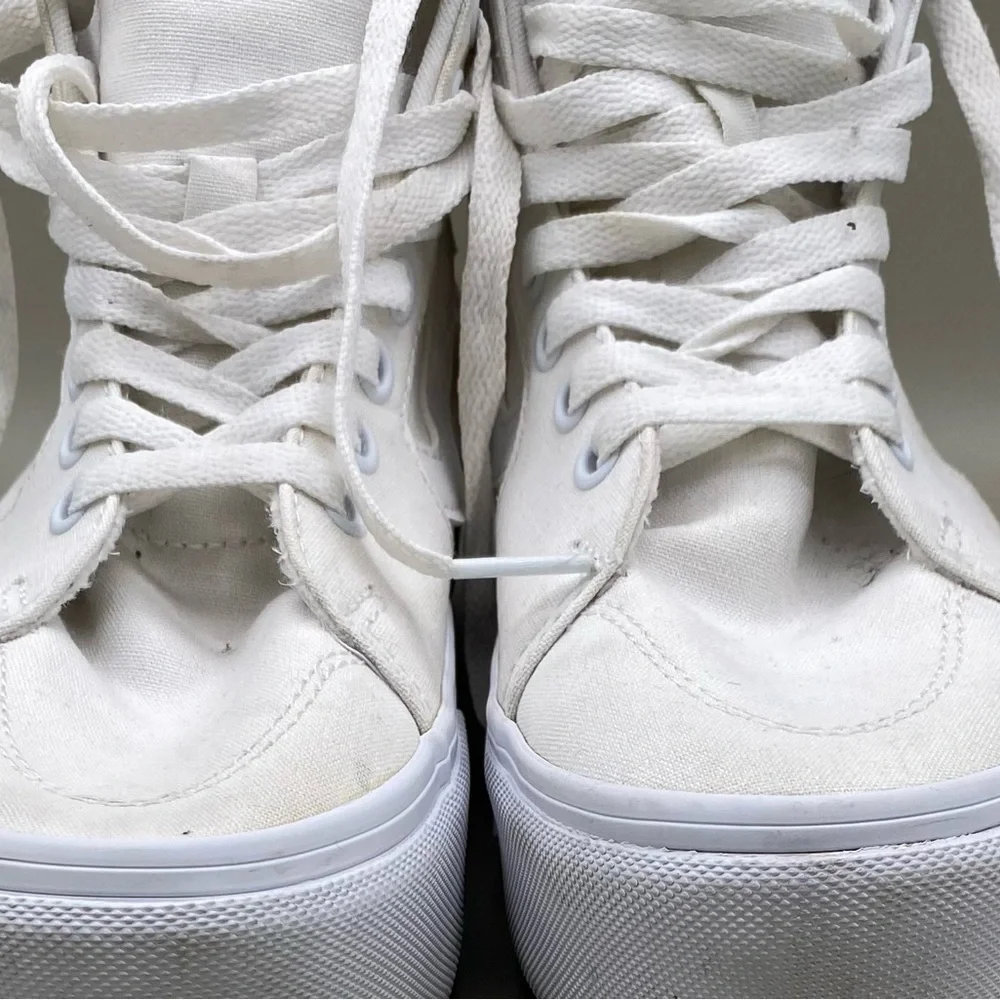 Vans Women’s Sk8-Hi Platform White Gum Sole High Top Skate Sneakers Shoes 7.5 - Picture 2 of 15